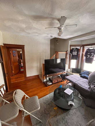 Living Room - Single Rooms for Rent in 5 Bedroom House Close to Campus