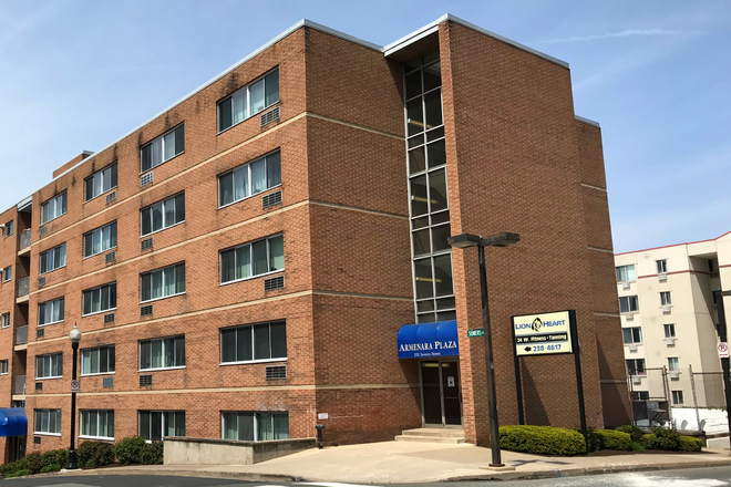 Exterior - Armenara Plaza