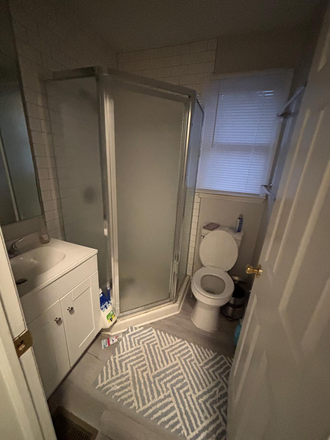 Private Bathroom - Subletting Room for Spring with Private Bathroom and Parking Spot Townhome