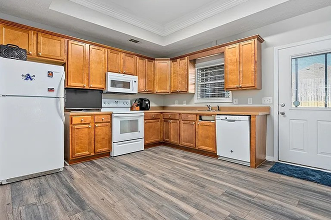 Kitchen - Jack Hampton Drive, Townhouse close to campus, at a Tiger Transit Stop