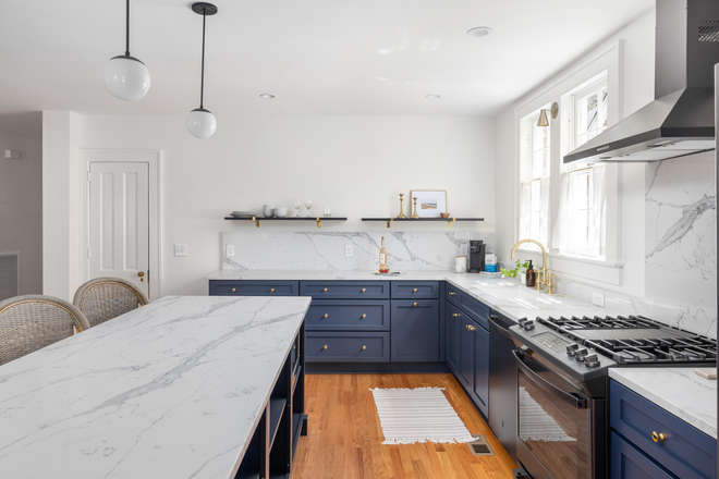 Kitchen - Downtown charleston 3 bed, 2 bath w/den, porch, walk or bike to MUSC Duplex