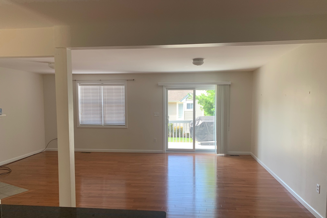 living - three bedroom three bathroom in freedom green Condo