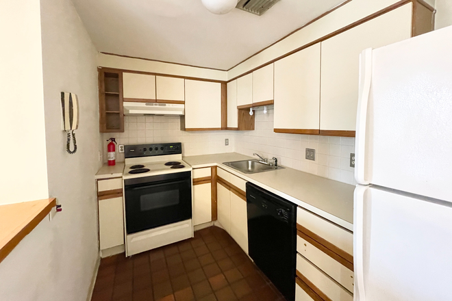 Kitchen - GAINSBOROUGH ST  2 BED IN UNIT LAUNDRY SEPTEMBER 1ST Condo
