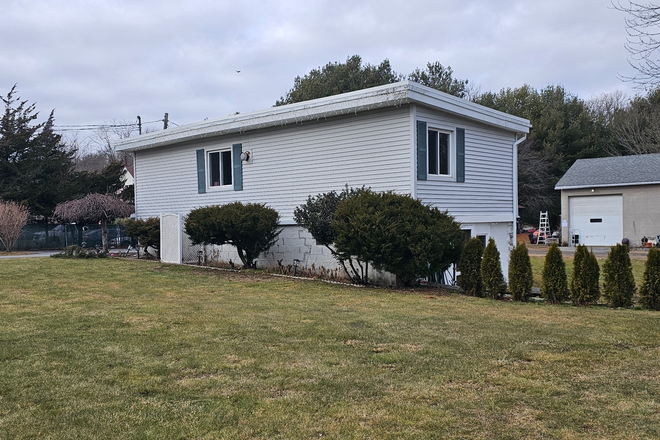 Cottage from other side, shows seperstion of unit - SAFE Cottage for Rent    5.6 miles from campus Apartments