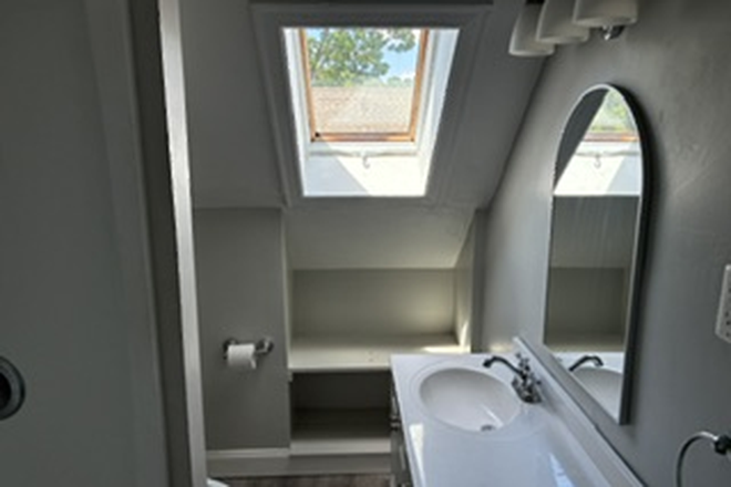 bathroom - Sunny 3rd Floor Apartment (2 Beds)