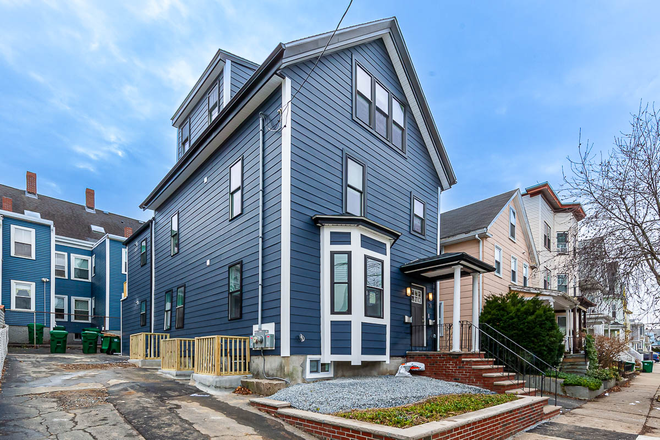 Exterior - Renovated 4-Bed, 4.5-Bath Near Tufts — All Bedrooms Are Suites