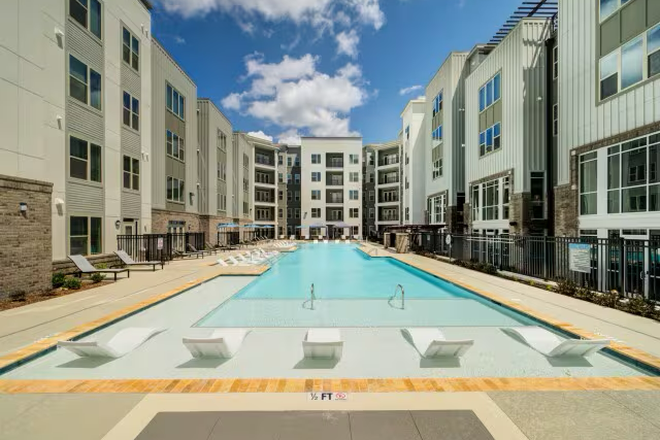 Pool and outdoor area - Union Chapel Hill Apartments
