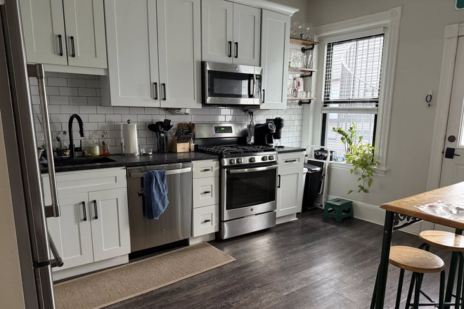 Kitchen with dishwasher, oven, microwave, full size fridge - Room available May 1st -August 31st Apartments