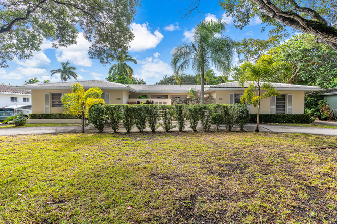 front - Large 3 bedroom / 2 bathroom duplex walking distance to UM campus