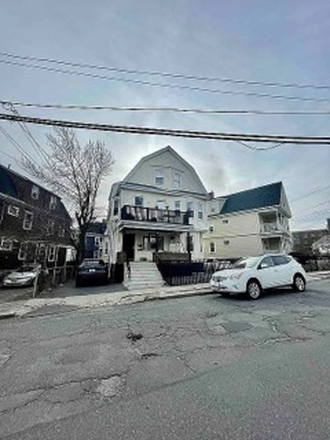 House - Premium Location listing Triplex