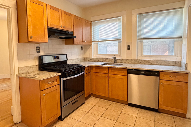 kitchen - Sunny 3 bed/1.5 bath with office and sunroom available now - landlord pays fee Apartments