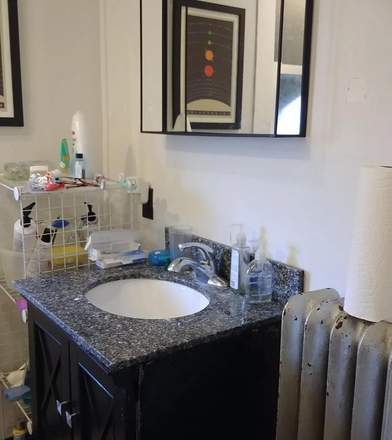 Bathroom - Spring Sublet, Bottom Unit, EXTREMELY close to campus Townhome