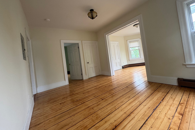 Photo - 1BR / 2BA in 4-6 BR Townhouse Fox Point East Side Providence Apartment