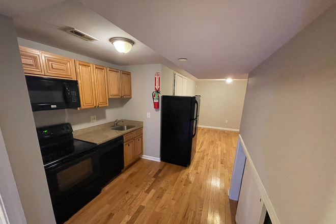 Kitchen A - 1623 W. Diamond St. Apartments