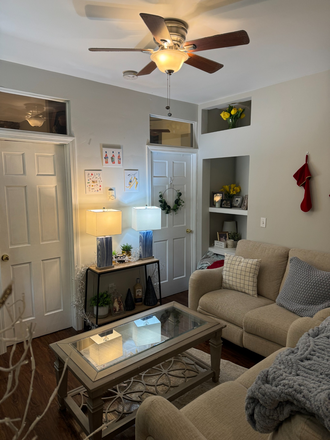 . - GORGEOUS 2 Bed/1 Bath in the North End - Avail 9/1!!! Apartments