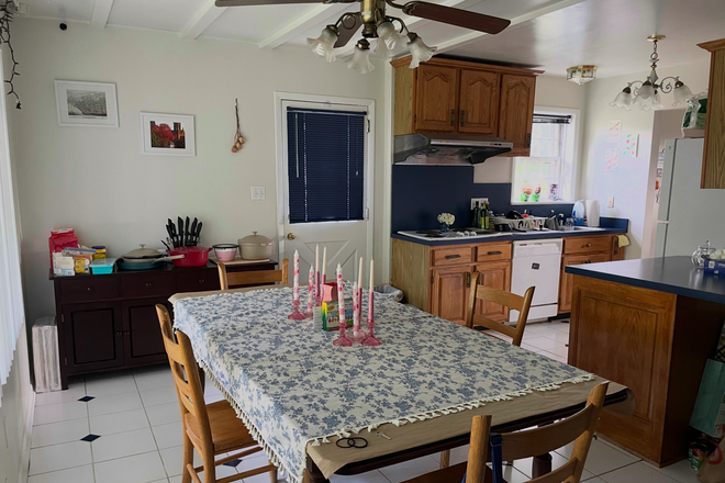 Kitchen - Whole floor (1 bed + 1 bath) in 4Br/3Br Berwyn Heights House