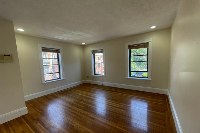 living room - Charming Brookline 3 bed with AC and parking - NO FEE!