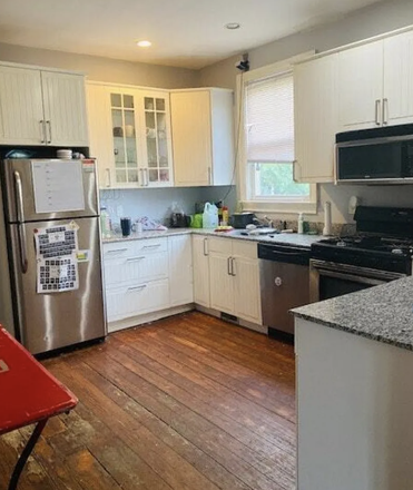 kitchen - **NO BROKERS FEE!!** HUGE 6 Bed / 2 Bath w/ LAUNDRY IN UNIT!! Available 9/1/26!! Apartments