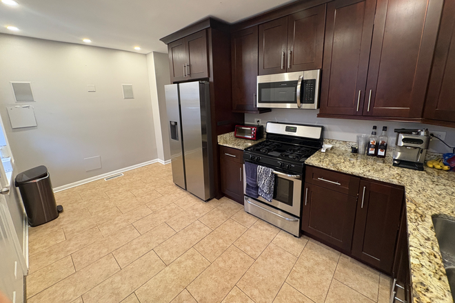 Kitchen - Close to Campus