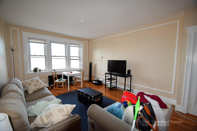 Call NOW for showings! 617-236-8600 - 2001 COMM AVE - MINUTES TO BC! 2BR/1BA W/ LNDRY IN BLDNG & H&HW INC, LRG BDRMS AVAIL *9/1/2025* Condo