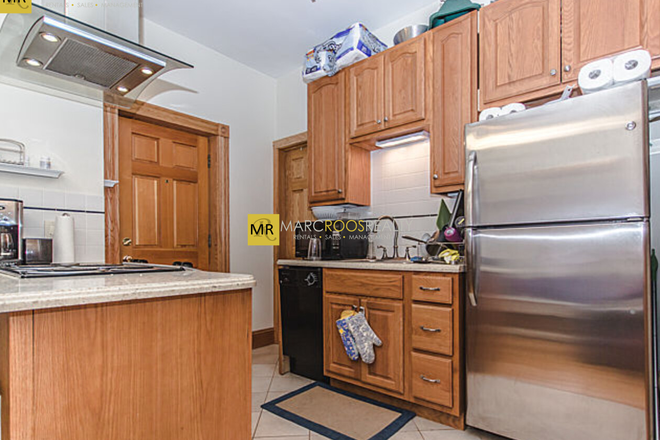 Kitchen - Beacon Hill 3 Bed Myrtle St Apartments