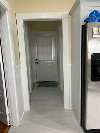 Entrance - REnt one room for international female student non-smoker. Use of kitchen, and private bathroom. Condo