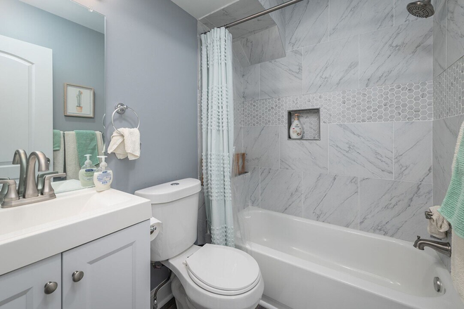 Bathroom - Upgraded and furnished 2 Bedroom Duplex