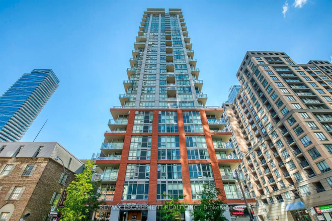 Building - A spacious condo with 2 bedrooms and 1 bathroom, located in the financial district of DT Toronto