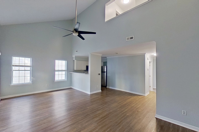 Living Room - Cute 3 BD/2 BA Townhome Style Near UNCW
