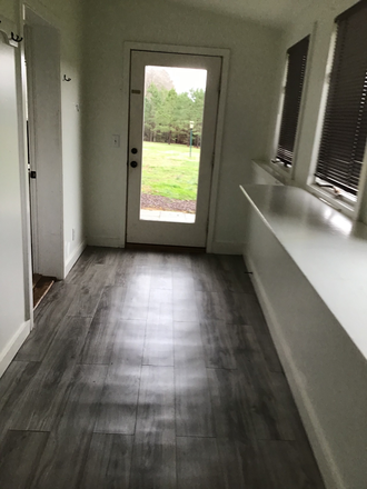 Hall - FREE Apartment Overlooking Beautiful on 10 acres of land in Exchange for Help!