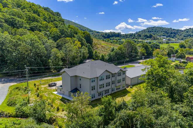 Exterior - Willa Mountain Apartments