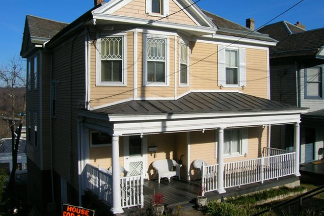 1414 Church St - 5 HUGE BEDROOMS, 2 BEAUTIFUL BATHS House