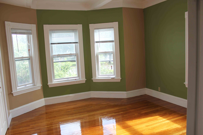 Bedroom - Bedrooms available  in a newly renovated Unit within walking distance to Tufts Campus