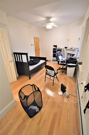 79 Westland Ave. - NO Broker's Fee!!  -  Avail 9/1 -  GORGEOUS UPDATED HUGE STUDIO ON WESTLAND GREAT LOC Apartments