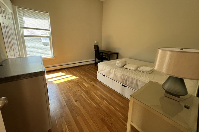 bedroom - 8 Bedrooms, 3.5 Bathrooms Triplex