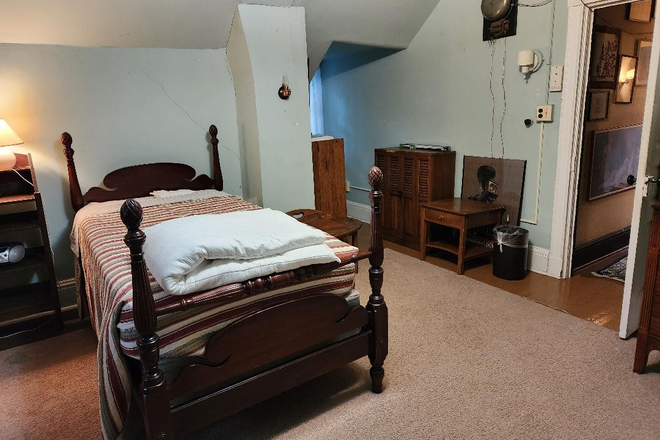 South Wall of Tenant's Room - Room in Family Home