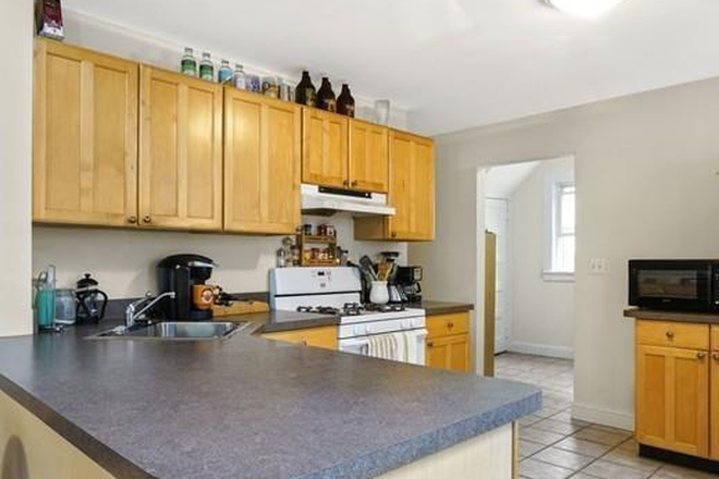 Call NOW for showings! 617-236-8600 - CUTTER AVE - LRG DAVIS SQ 4BR/1.5BA FOR *9/1/2025* W/ IN UNIT LNDRY, RNTL PRK NEXT TO RED LINE MBTA!