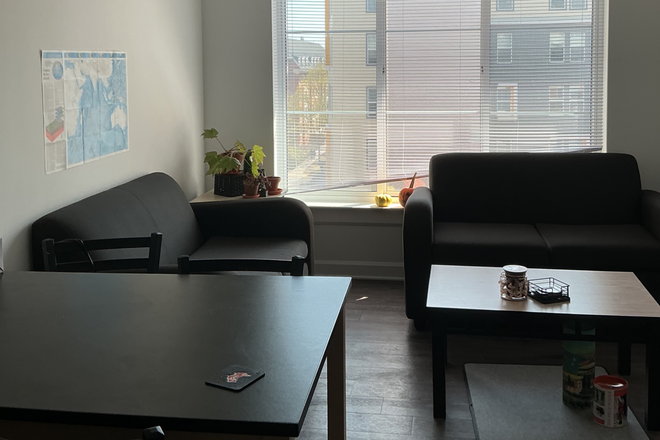 Common Area - South Campus Commons Building 7 Apartments