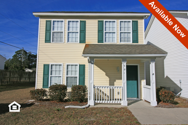 Front - Cute 3 BD/2 BA Townhome Style Near UNCW