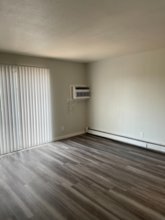 Three Bedroom Renovated - Iowa Illinois Manor Apartments