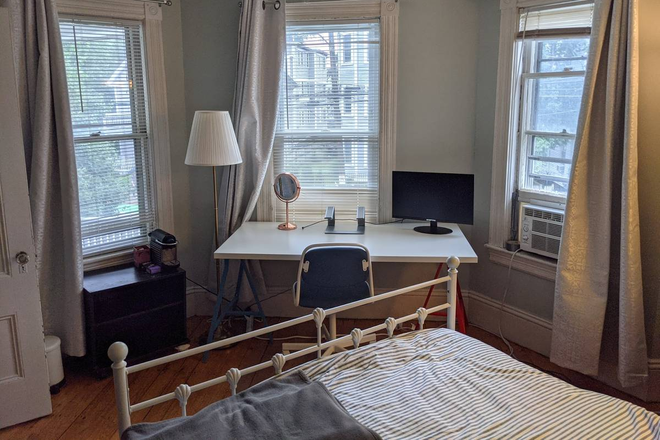 Bedroom #1 avail Sept 1 - ROOM AVAIL MARCH 15th or APRIL 1st walk to HARVARD UNIVERSITY & PORTER RED LINE Flexible Lease Duplex