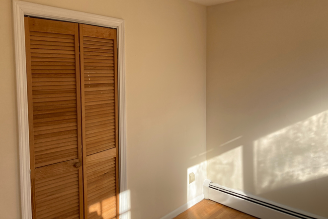 409 - 2 bedroom Penthouse 15 min from campus !