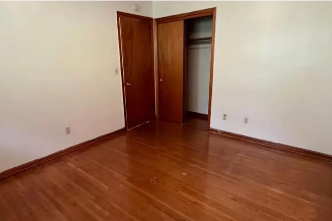 Bedroom - Apartment Heights, Price Real Estate
