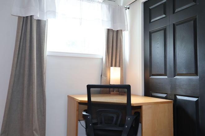 Workspace - Quiet Private Clean Suite Decatur Near Emory and Hospital CDC House