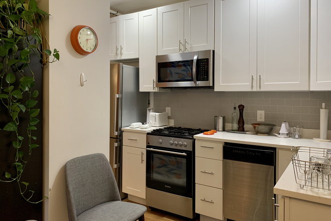 Kitchen - 2 Bed on Westland Ave! Available 6/1/25! Apartments