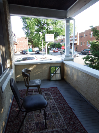 Front Porch (shared) - 1-bedroom apartment close to Homewood campus