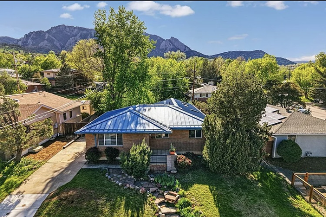 Exterior - 2 housemates needed for large, beautiful 5 bed/3 bath house