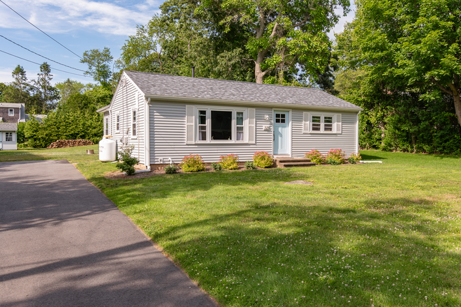 Front of House - Available for a group of 2! 2 Bedroom available near Narragansett!