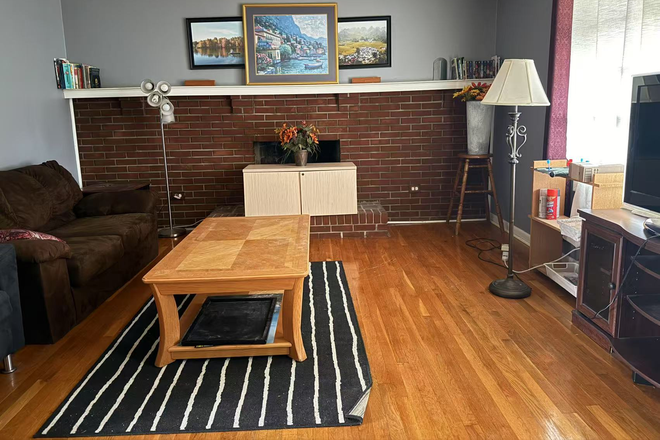 Living room - Comfortable Rooms in a Student House at College Park Woods