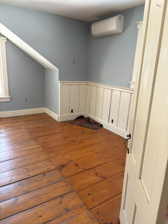 Bedroom with heat pump - Housemate Wanted for Quaint Farmhouse in Strafford